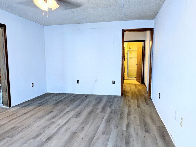 Building Photo - 400 Ridge Ave