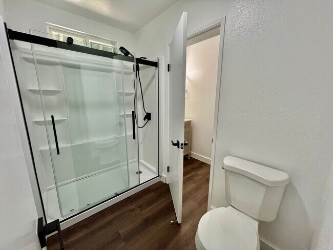 Building Photo - Updated 4B 2BA Home in Paradise Hills w/ S...
