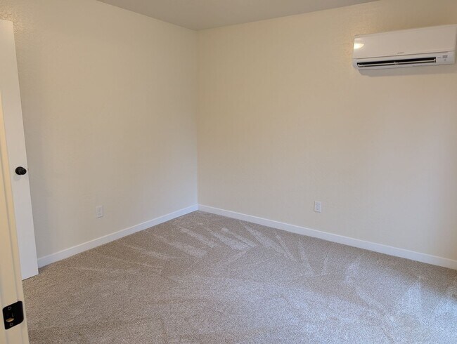 Building Photo - Brand New Single Level Home, Half Off the First Month's Rent!