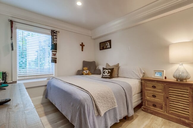 Building Photo - Furnished 2Bd/1Ba Apartment 2nd floor