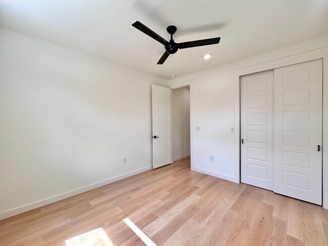 Building Photo - 1403 Cometa St
