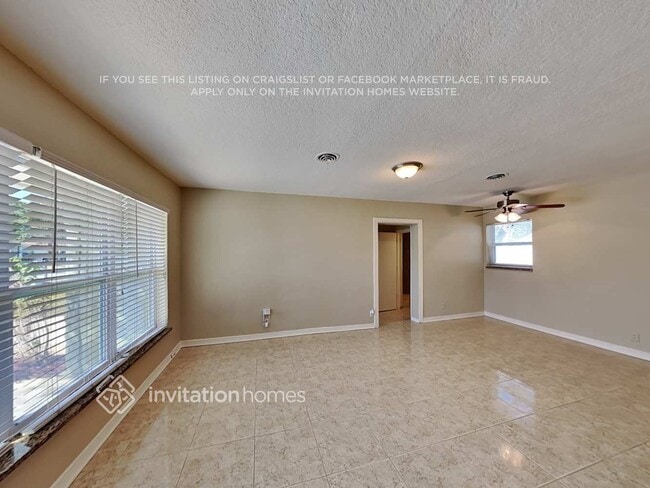 Building Photo - 512 Elm Dr