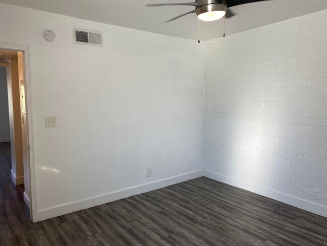 Building Photo - 299.00 move in special
