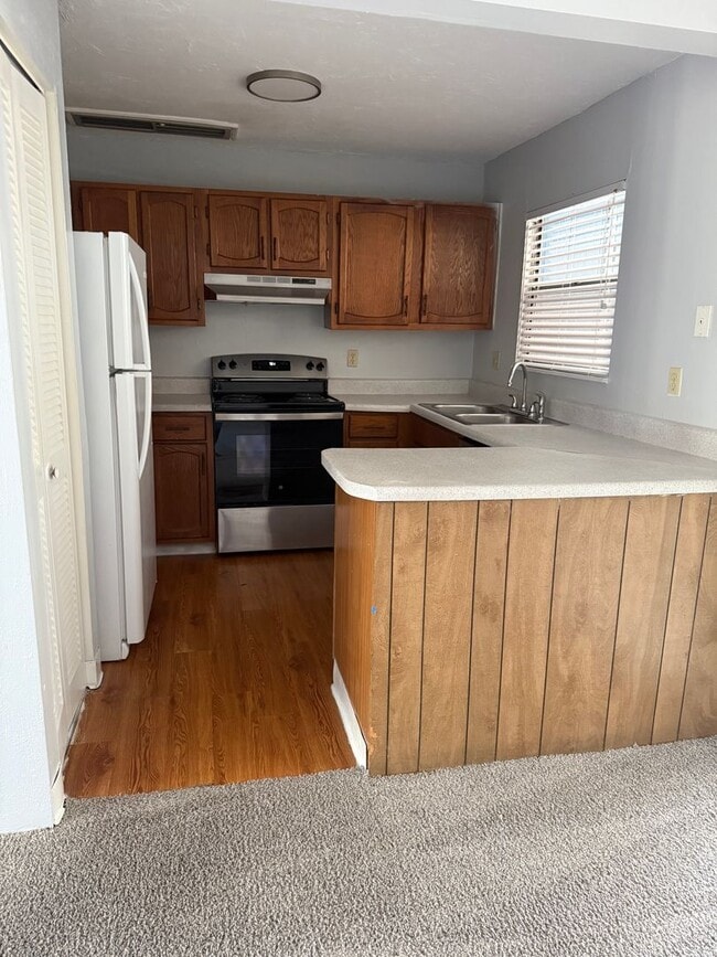 Building Photo - LEASE NOW AND ENJOY 50% OFF 2ND MONTH! Loc...