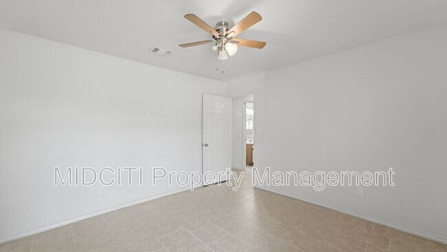 Building Photo - 1233 Hollyhock Ln