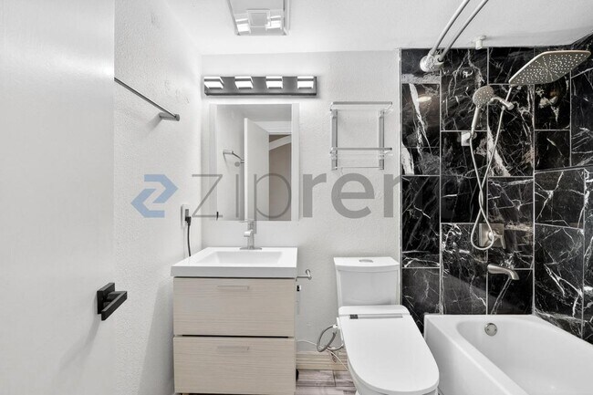 Building Photo - 4040 Avondale Ave