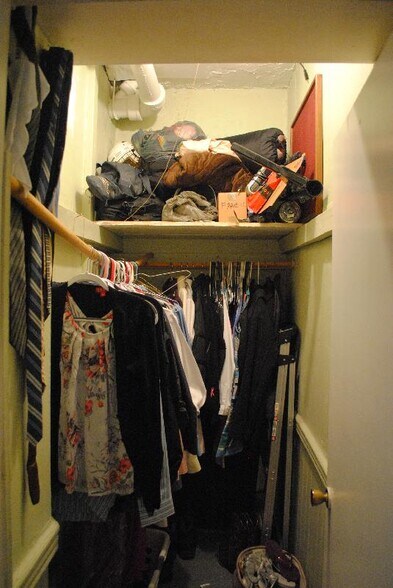 Images are representative samples of the advertised unit. Actual units shown during tours may differ - 248 W Newton St