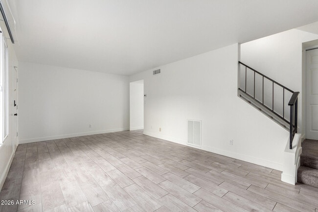 Building Photo - 1586 West Campbell Ave