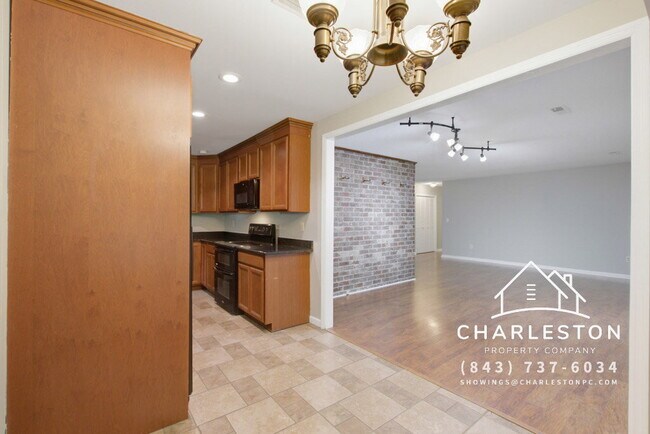 Building Photo - 2067 Dogwood Rd