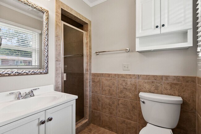 Building Photo - 2496 Valley View Ln