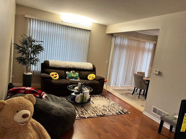 Family Room - 1738 Windward Ave