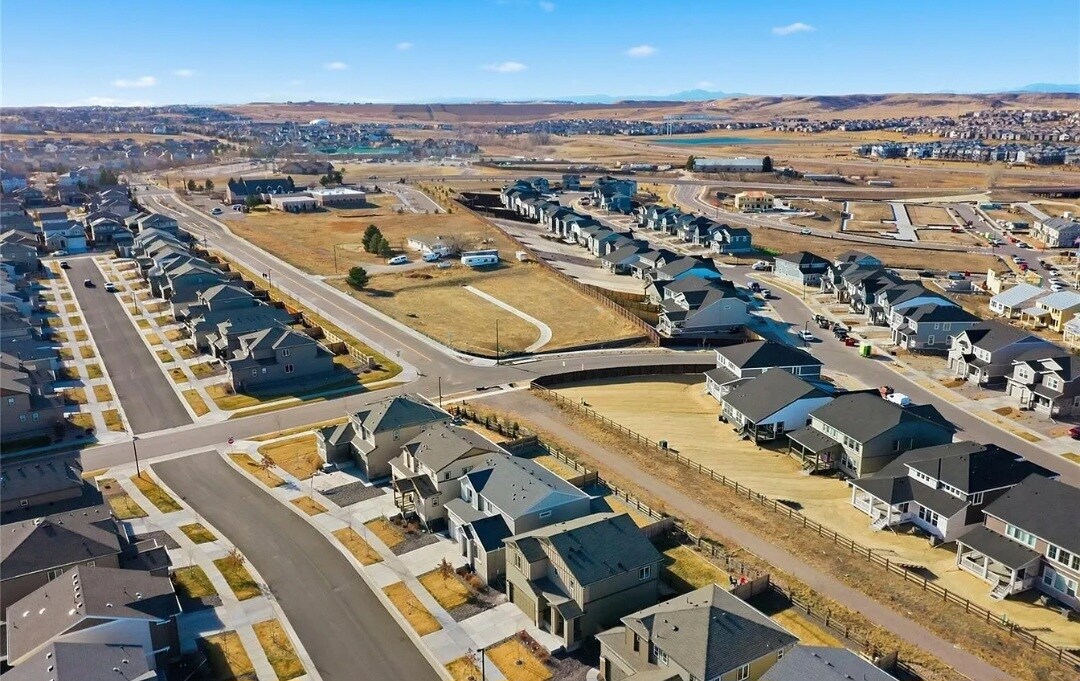 Building Photo - 10869 Wooden Pole Dr