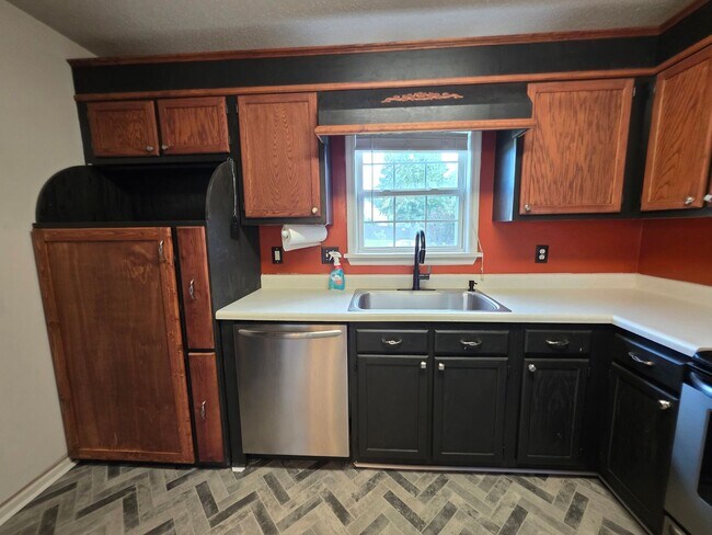 Building Photo - 200 Flagstone Ln