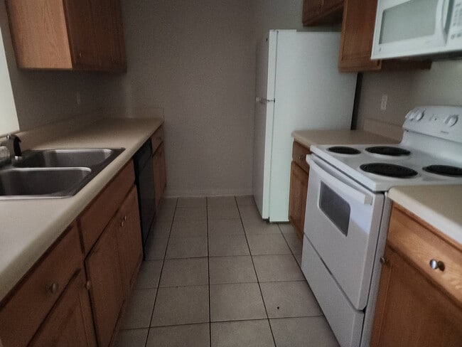 Building Photo - 59 Concord Rd