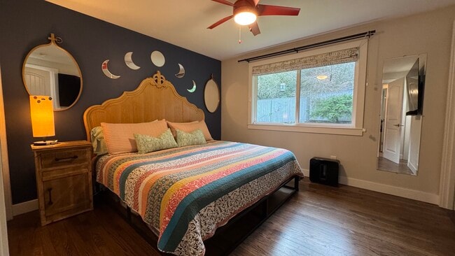 Building Photo - 505 Mt Hood Dr SW