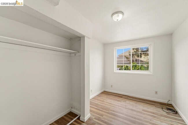 Building Photo - 400 Bissell Ave