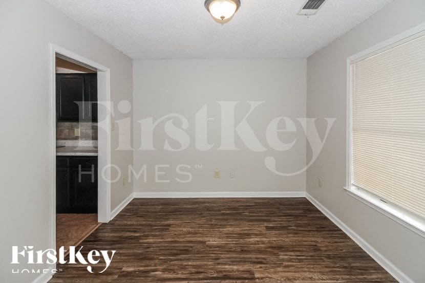 Building Photo - 6614 Red Birch Dr