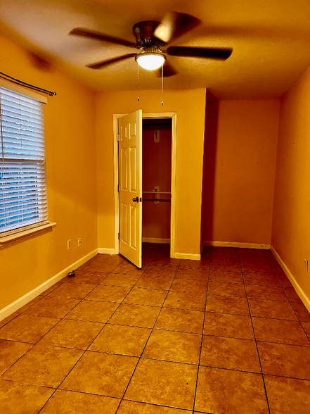 Building Photo - 1619 Bugle Run Dr