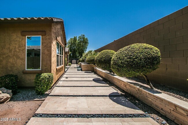 Building Photo - 3009 E Valencia Dr