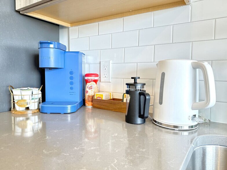 Building Photo - 501 N Perth St