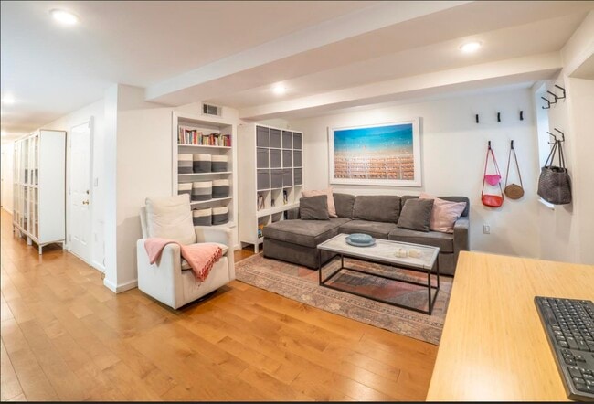 Building Photo - 226 1st St