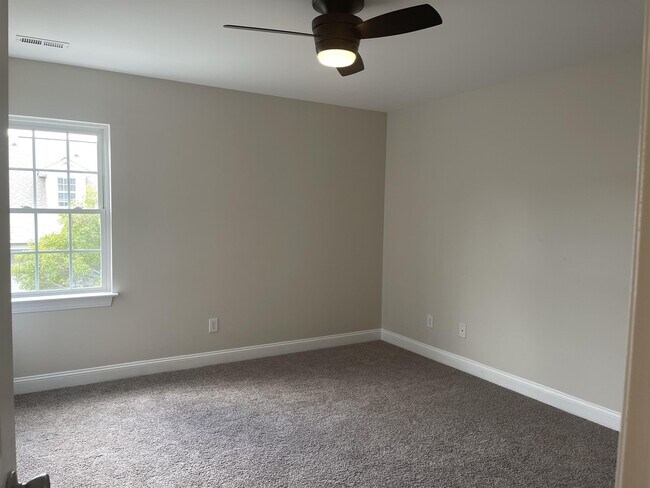 Building Photo - 2055B Cambria Dr