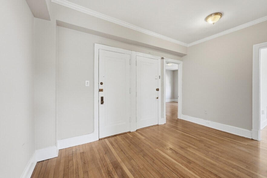 Building Photo - 1954 Columbia Rd NW