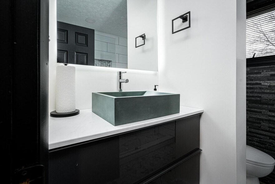 Building Photo - 5850 Devington Cir