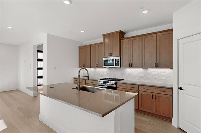 Building Photo - 1813 Summer Aura