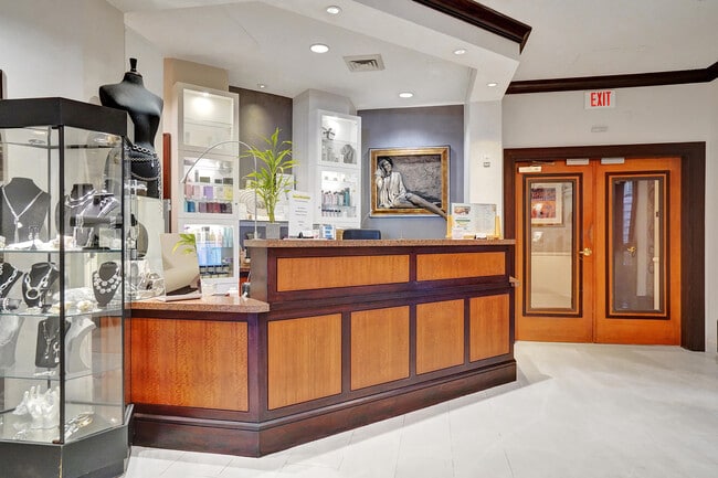 Building Photo - 610 W Las Olas Blvd