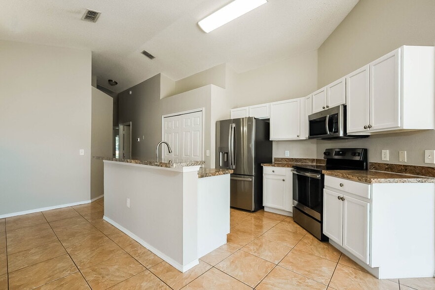 Building Photo - 2160 Jessa Dr