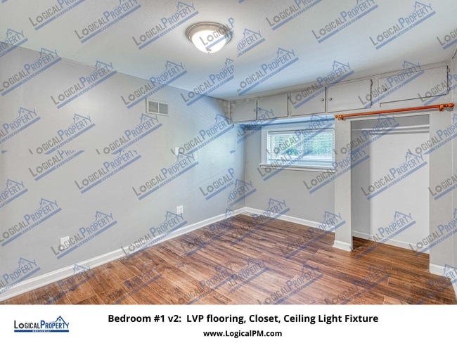 Building Photo - 2/1 Duplex w/ New LVP,Lrg Fncd Yrd,AC,Prch...