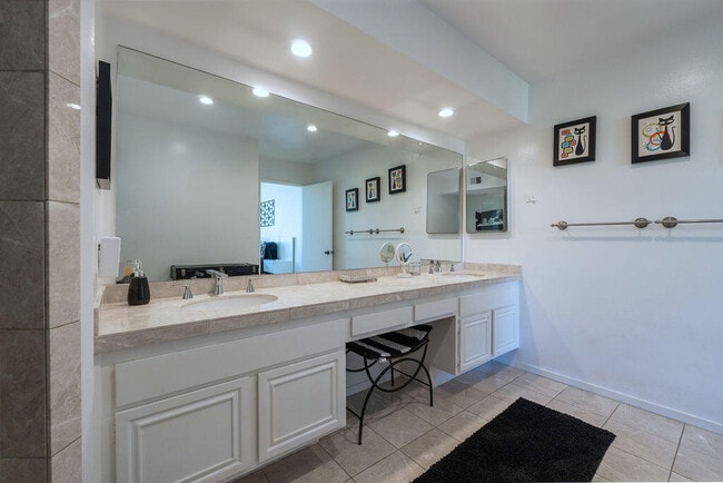 Building Photo - 689 N Majorca Cir