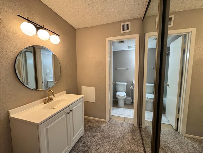 Building Photo - 6312 Peacock Hills Dr