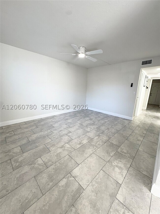Building Photo - 4119 Woodside Dr