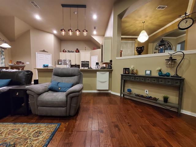 Building Photo - 3300 Glenmoor Dr