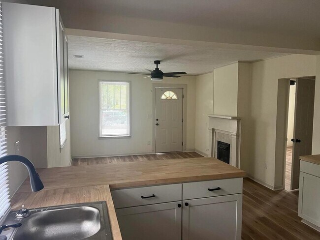 Building Photo - 1815 Jenkins St