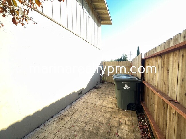 Building Photo - 4 Bedroom 2 Bath Single Family Home