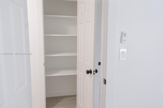 Building Photo - 5464 NE 3rd Ave