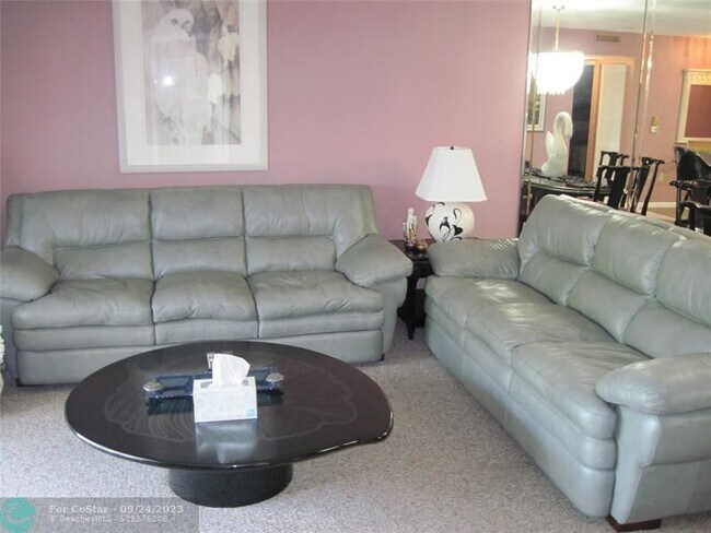 Building Photo - 2240 N Cypress Bend Dr