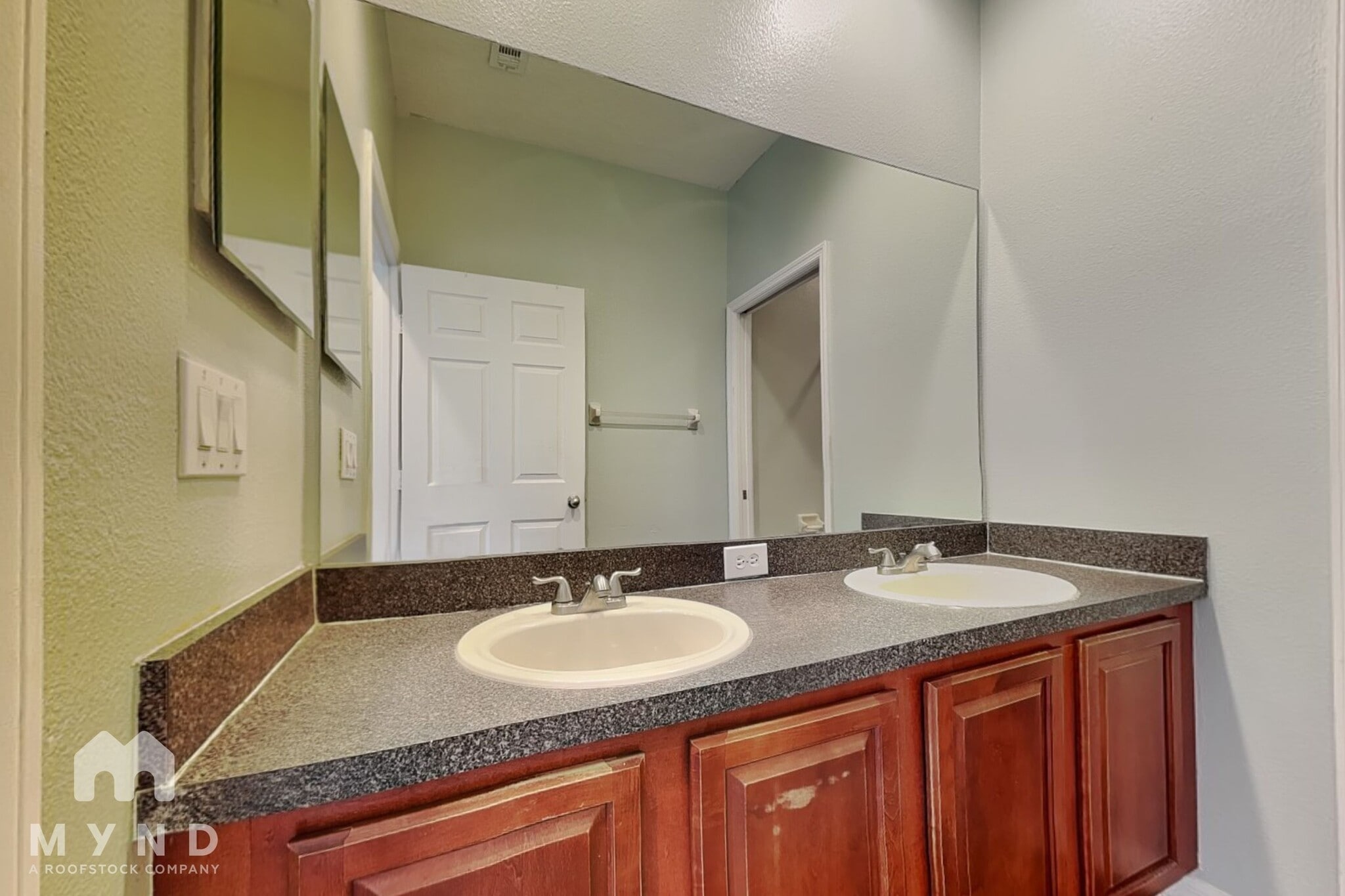 Building Photo - 2125 Island Walk Dr