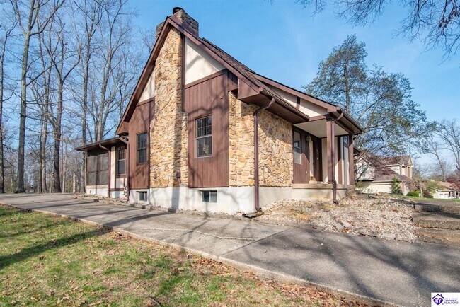 Building Photo - 697 St Andrews Rd