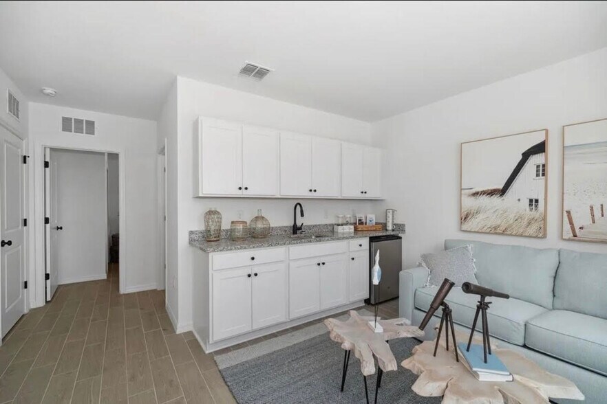 Primary Photo - 590 Dream Ave SE