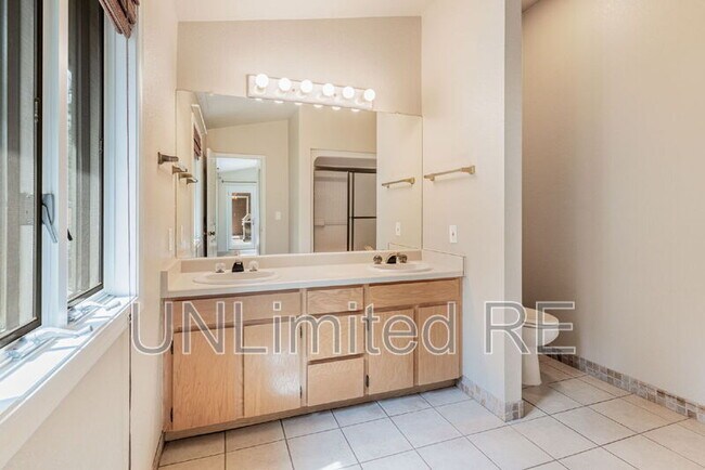 Building Photo - 4154 E Broken Rock Loop