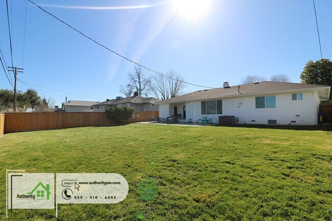 Building Photo - 1225 Manzanita Hills Ave