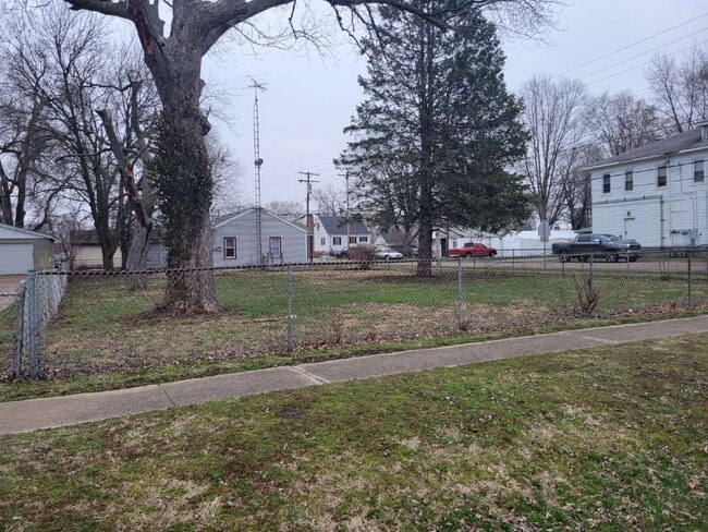 Building Photo - Your Next Home Awaits: 3 Bed 1 Bath Family!