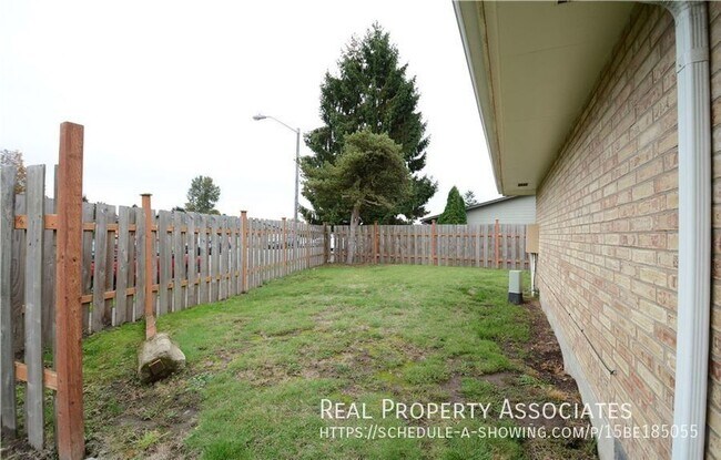 Building Photo - 2217 F St SE