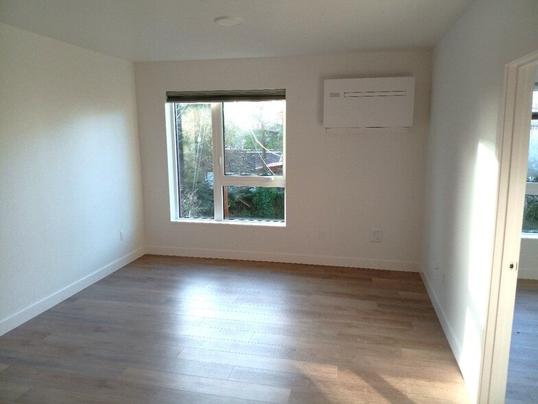 Building Photo - 6732 40th Ave S