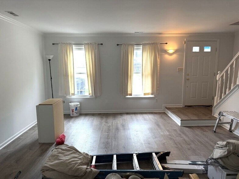 Building Photo - 691 Biltmore Dr