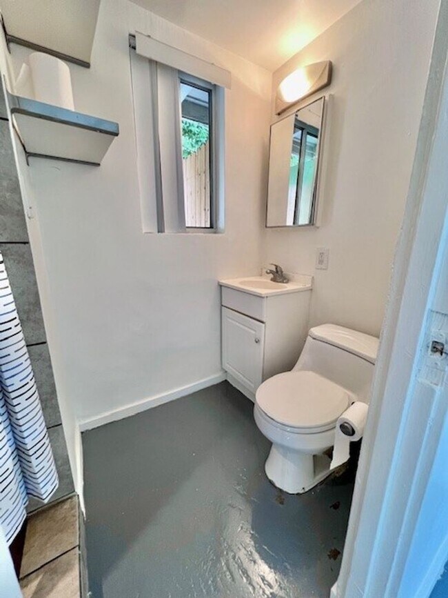 Building Photo - 540 S Mountain View Dr